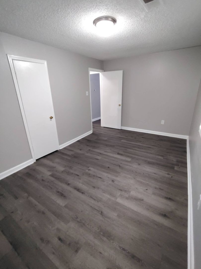 Newly Renovated 2 Bedroom / 1 Bathroom Home Available Now! – photo 5
