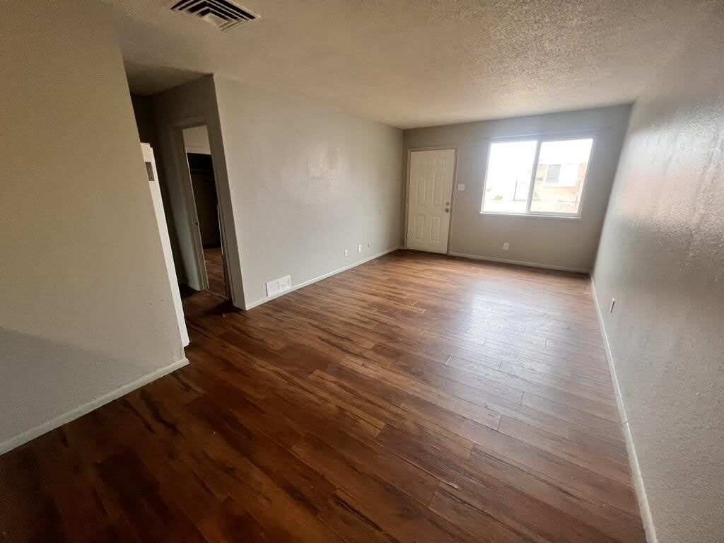 423 Dallas Street SE – photo 4