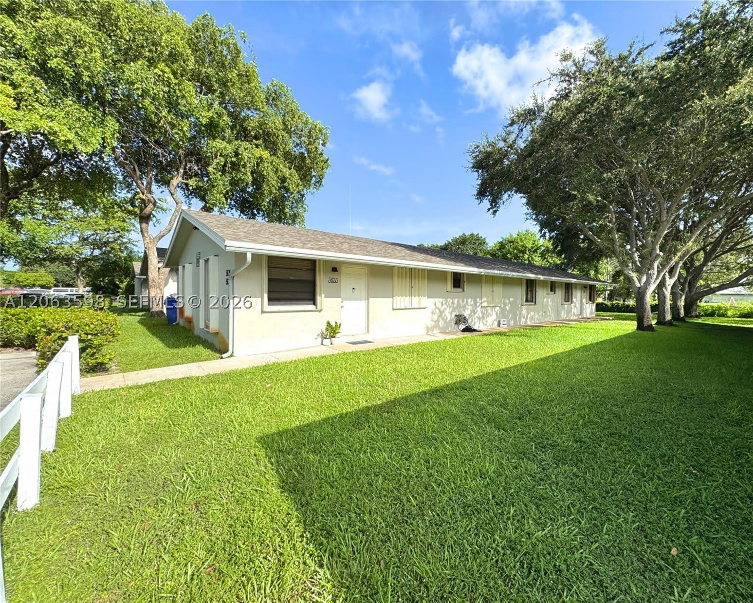 5637 Taft St – photo 1