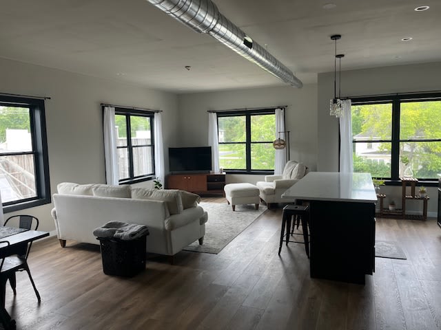 203 East Oak Street – photo 2