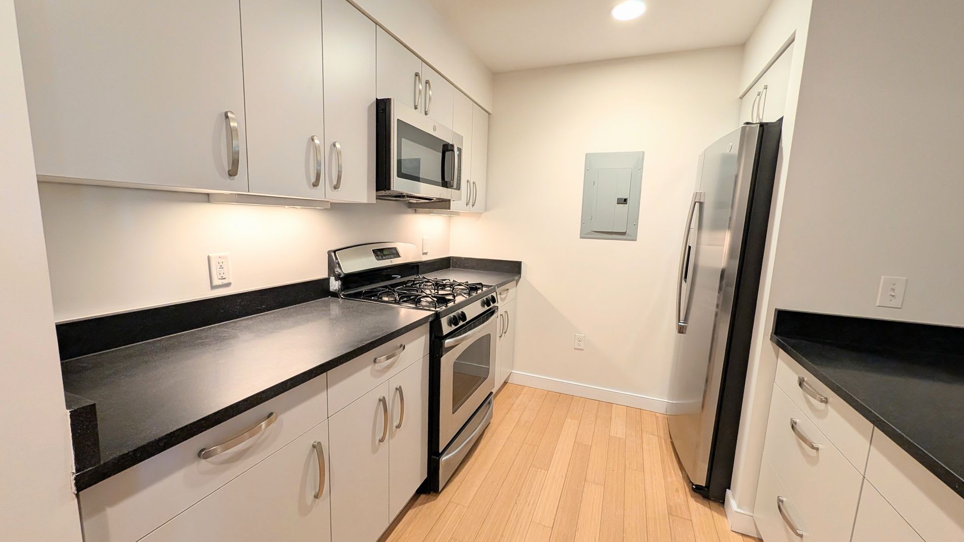 Get The Last One While It S Available Luxury South End 2 Bed 1 7 Bath Hot Water And Partial Heat Incl – photo 1