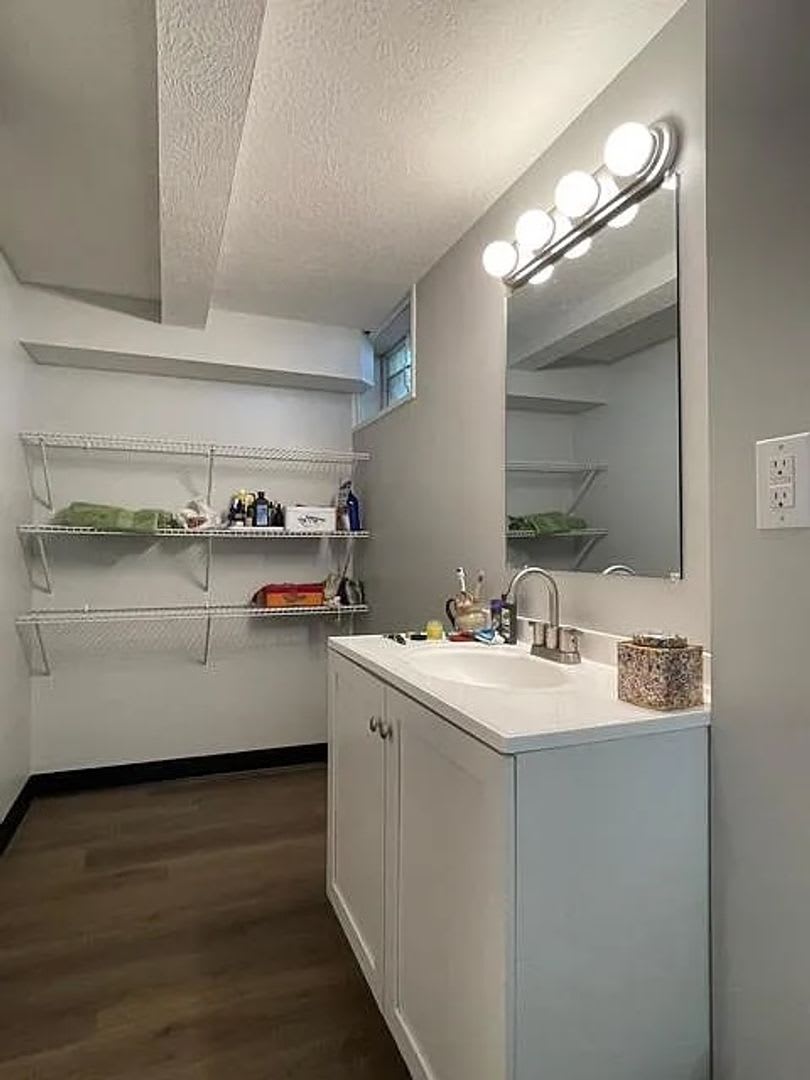 Update 3br 1ba South Campus and Bryan Park – photo 5