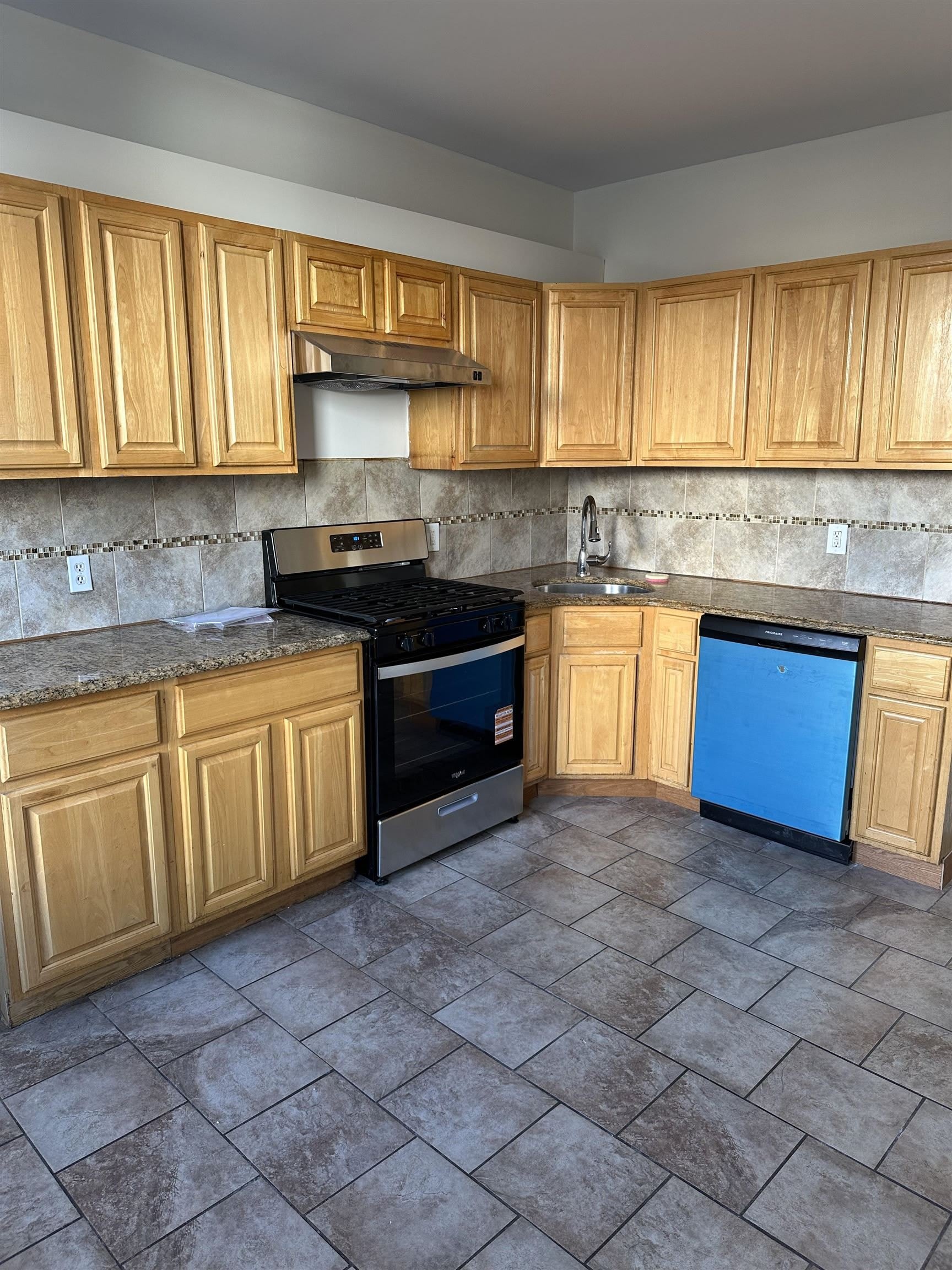 125 W 28TH ST – photo 3