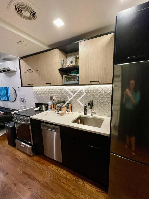 812 Saint Johns Place – photo 3