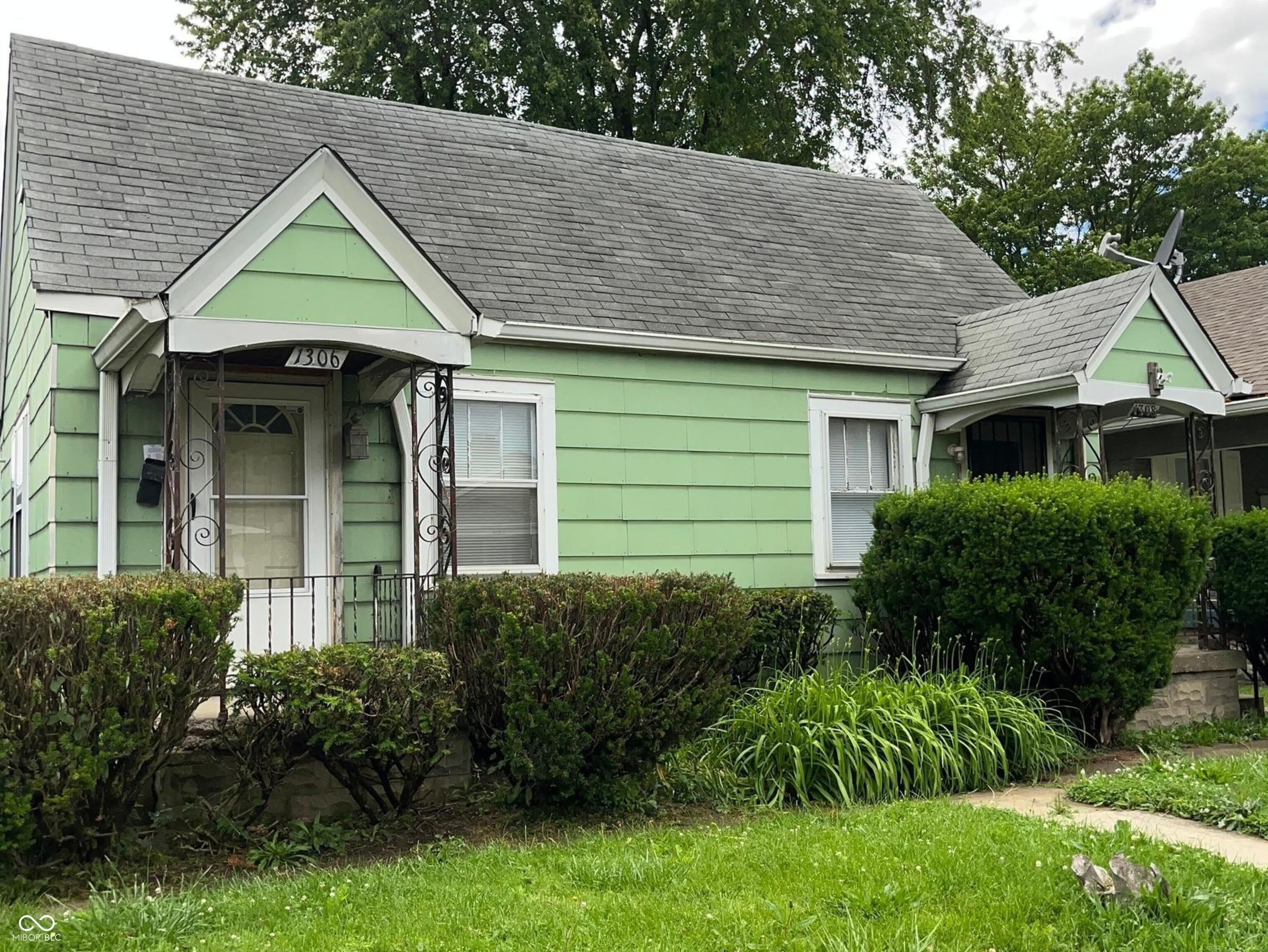 1306 N Chester Avenue – photo 1