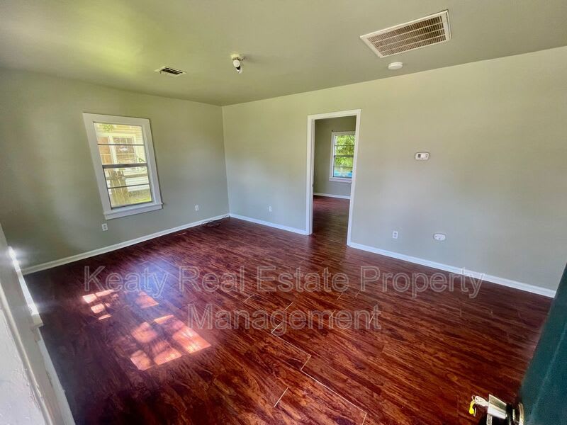 327 Stewart Street – photo 2