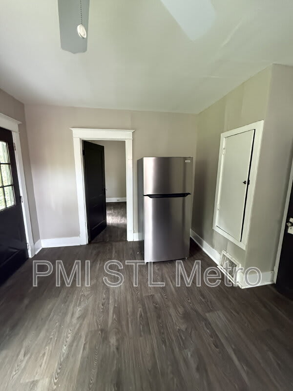 7212 Eunice Avenue – photo 3