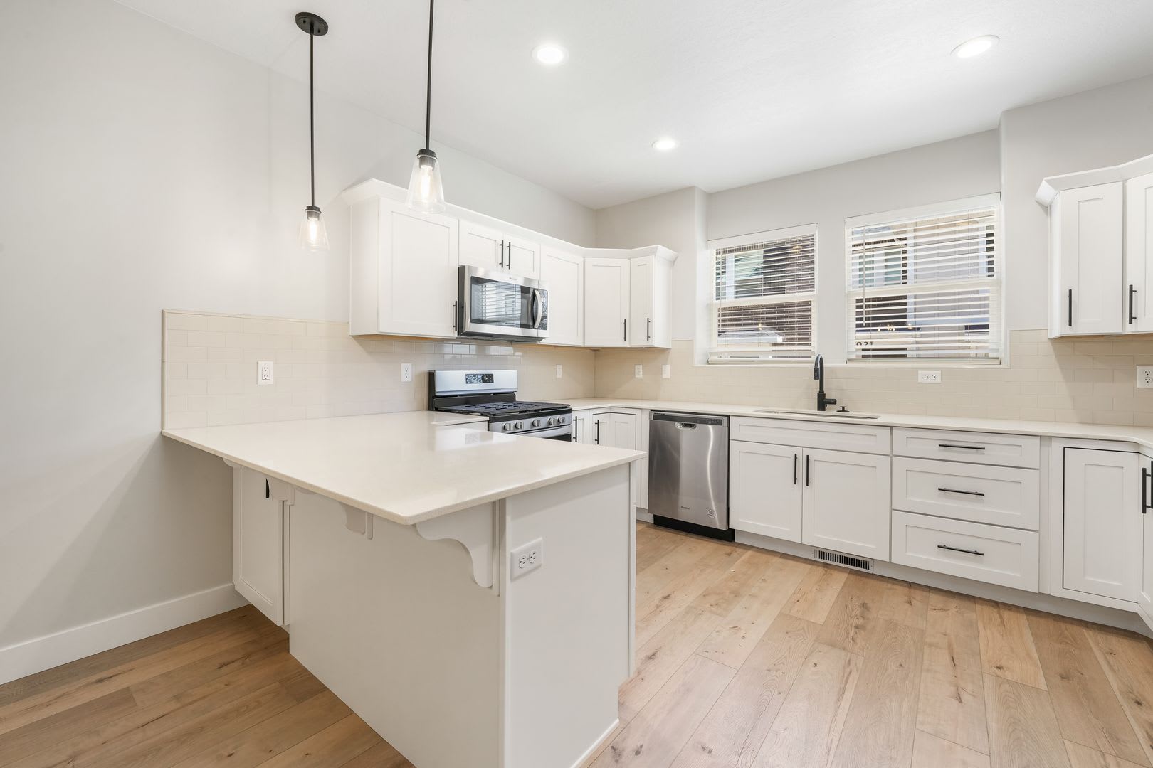 Bright Spacious Lehi Townhome Pet Friendly – photo 4