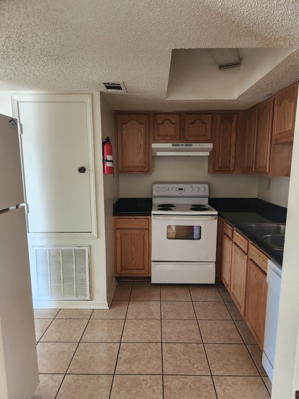 1629 Gary, Apartment B – photo 4