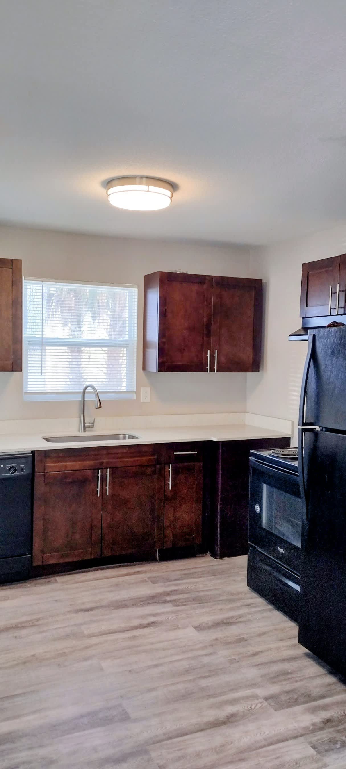 701 E Hanlon St – photo 2