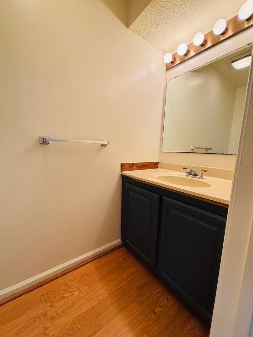 3 Bedroom 2.5 Half Bath Townhouse – photo 5