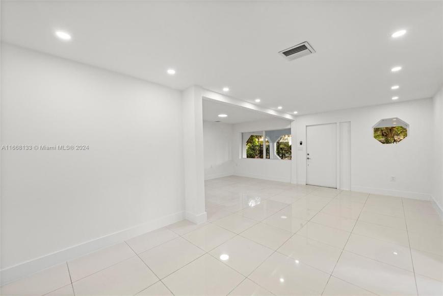 15104 N Miami Ave – photo 4