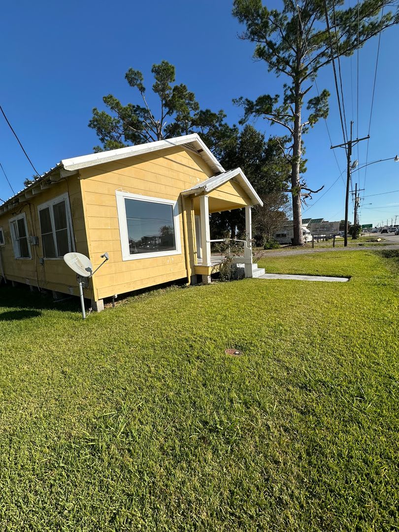 Spacious 3BR/1BA Home in Houma – photo 2