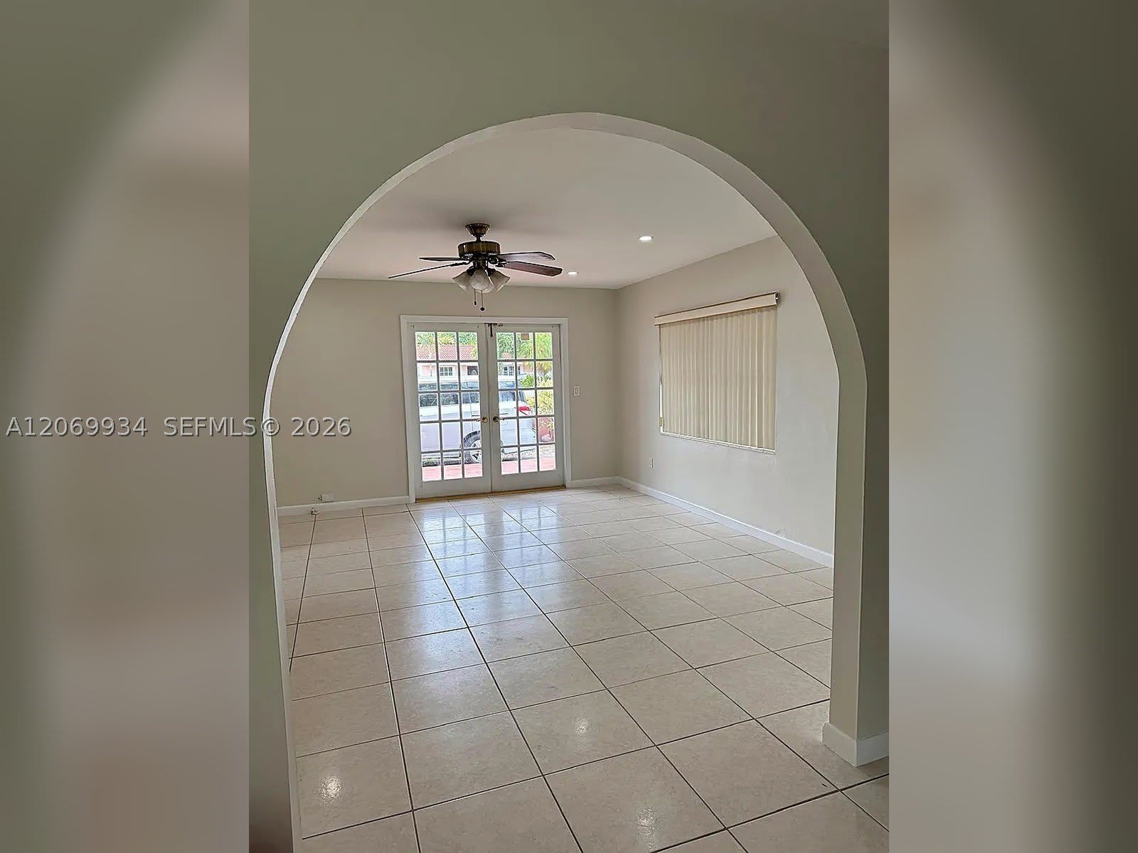 3232 Village Green Dr – photo 2