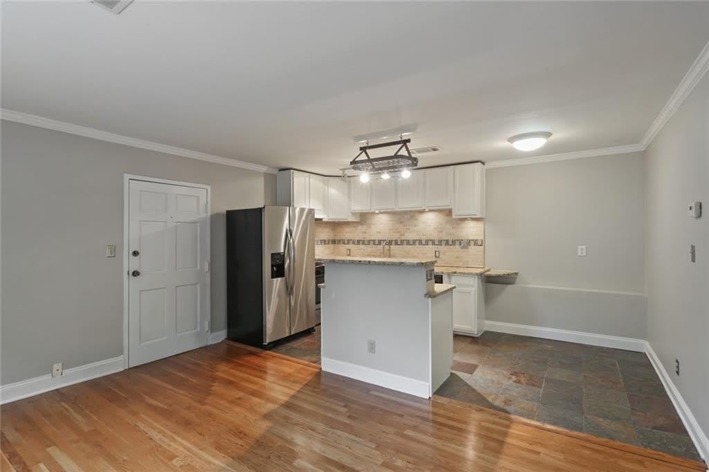 880 Glendale Terrace Ne – photo 5