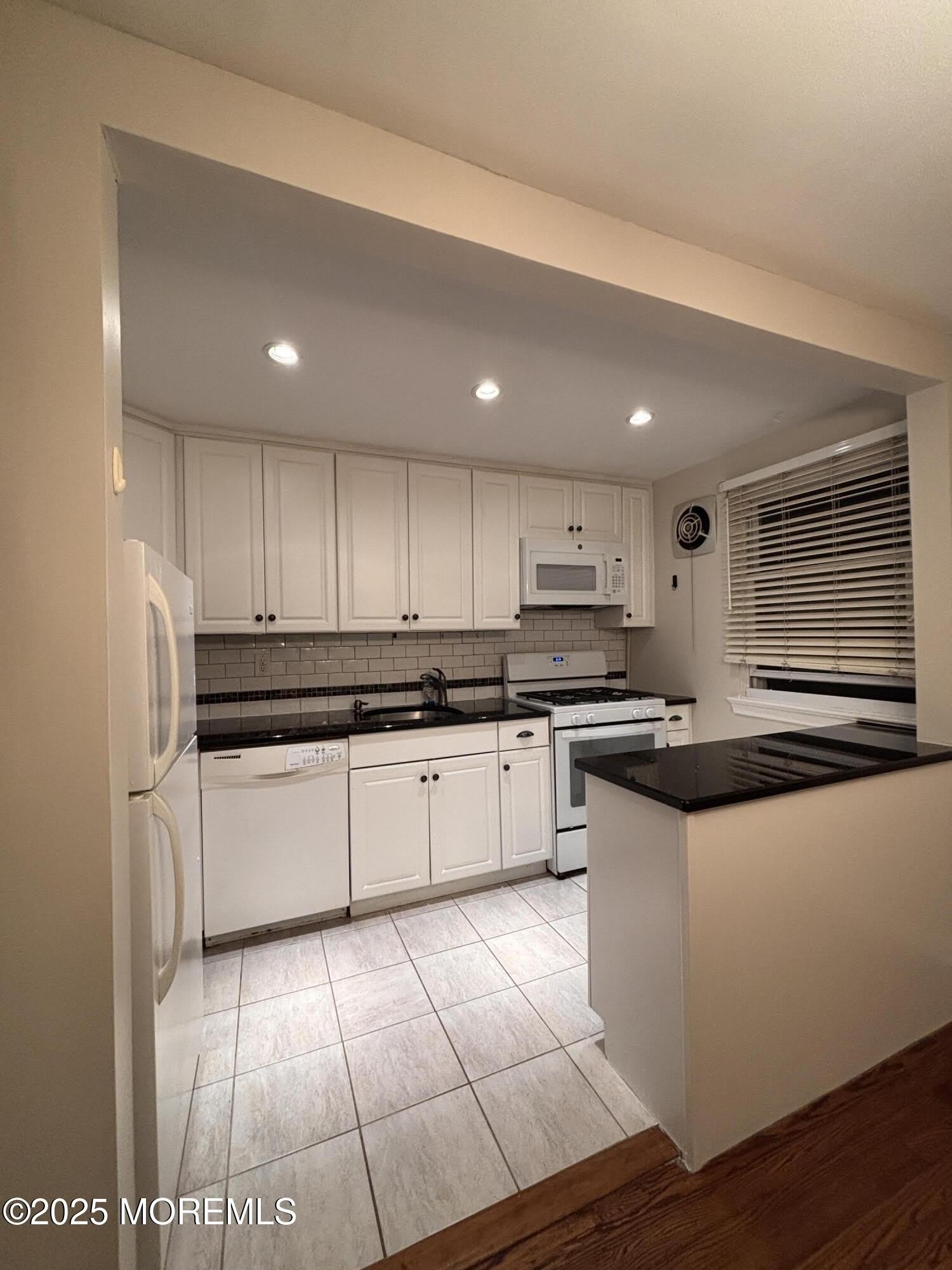 139 Manor Drive – photo 2