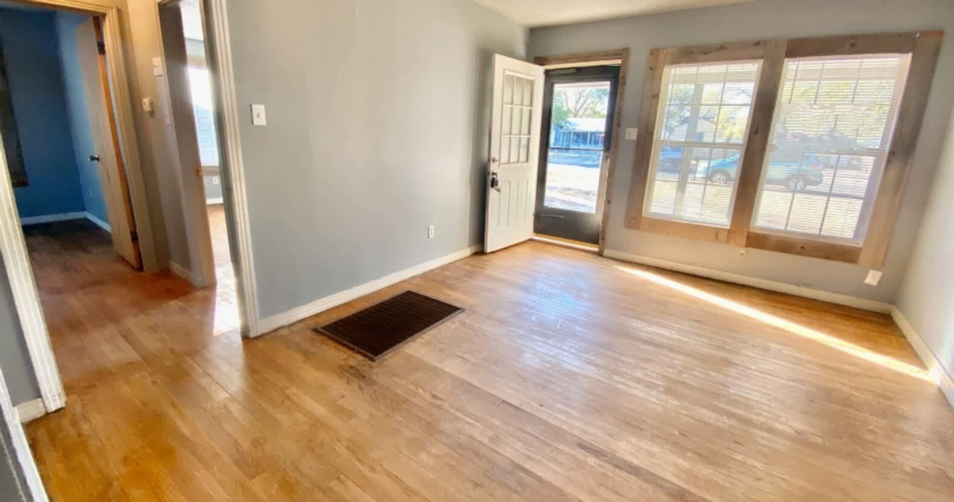 0 First Month S Rent 0 Deposit At Move In – photo 2