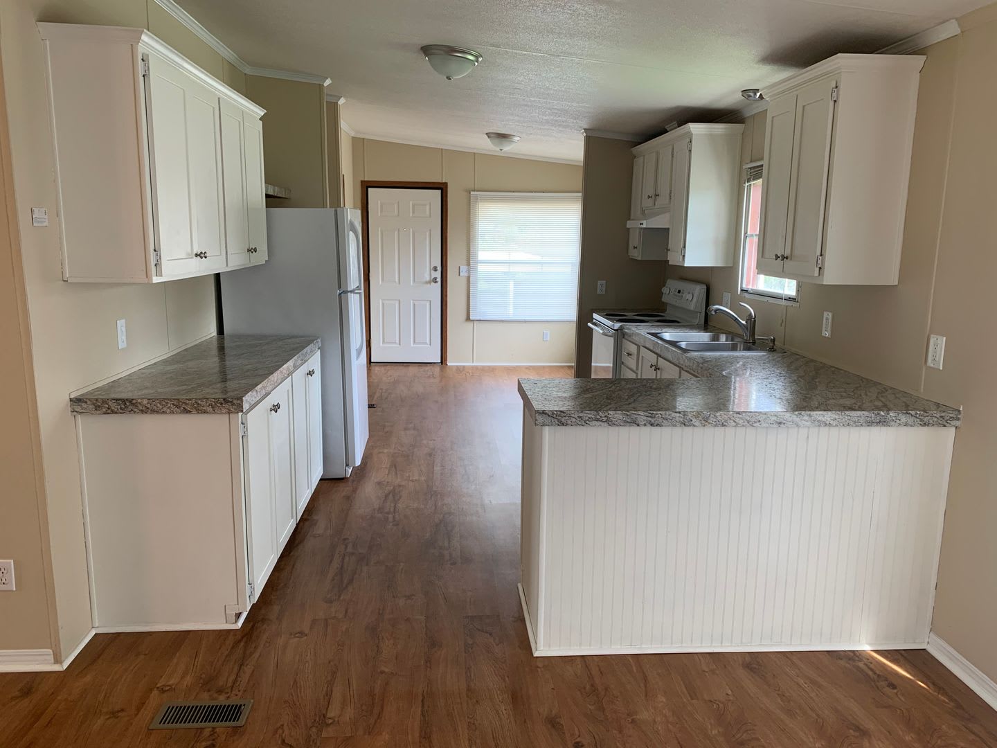Spacious 3 Bed/2 Bath Home – photo 2