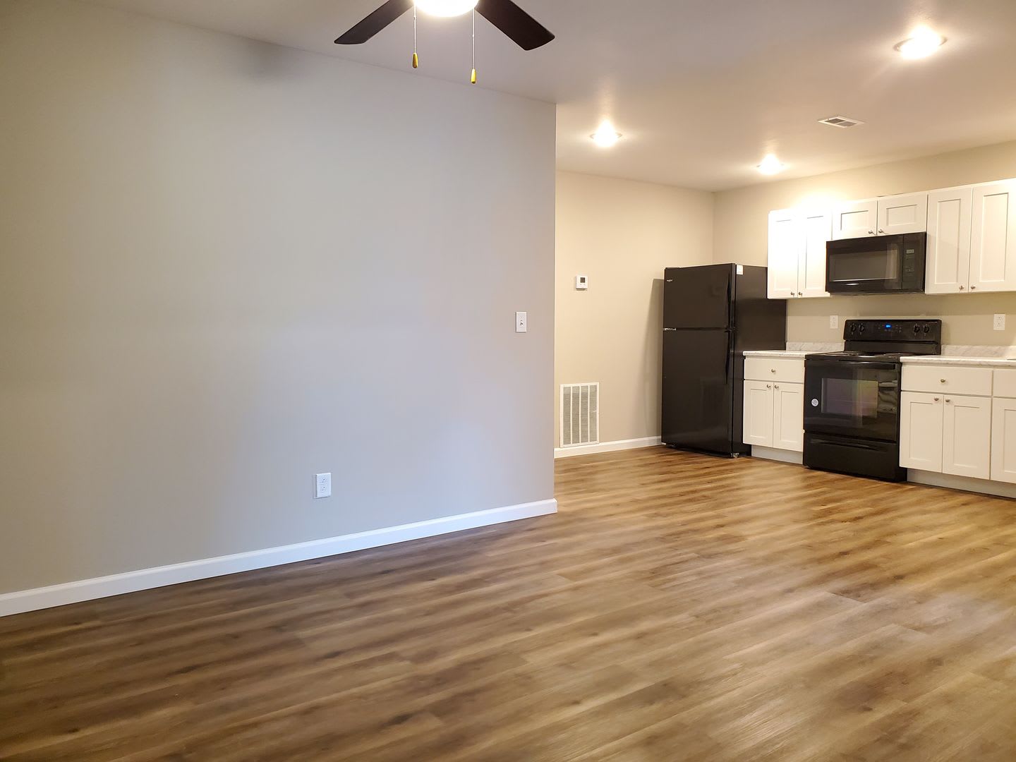3 bedroom 1 bath apartment located in Jackson, MO – photo 2