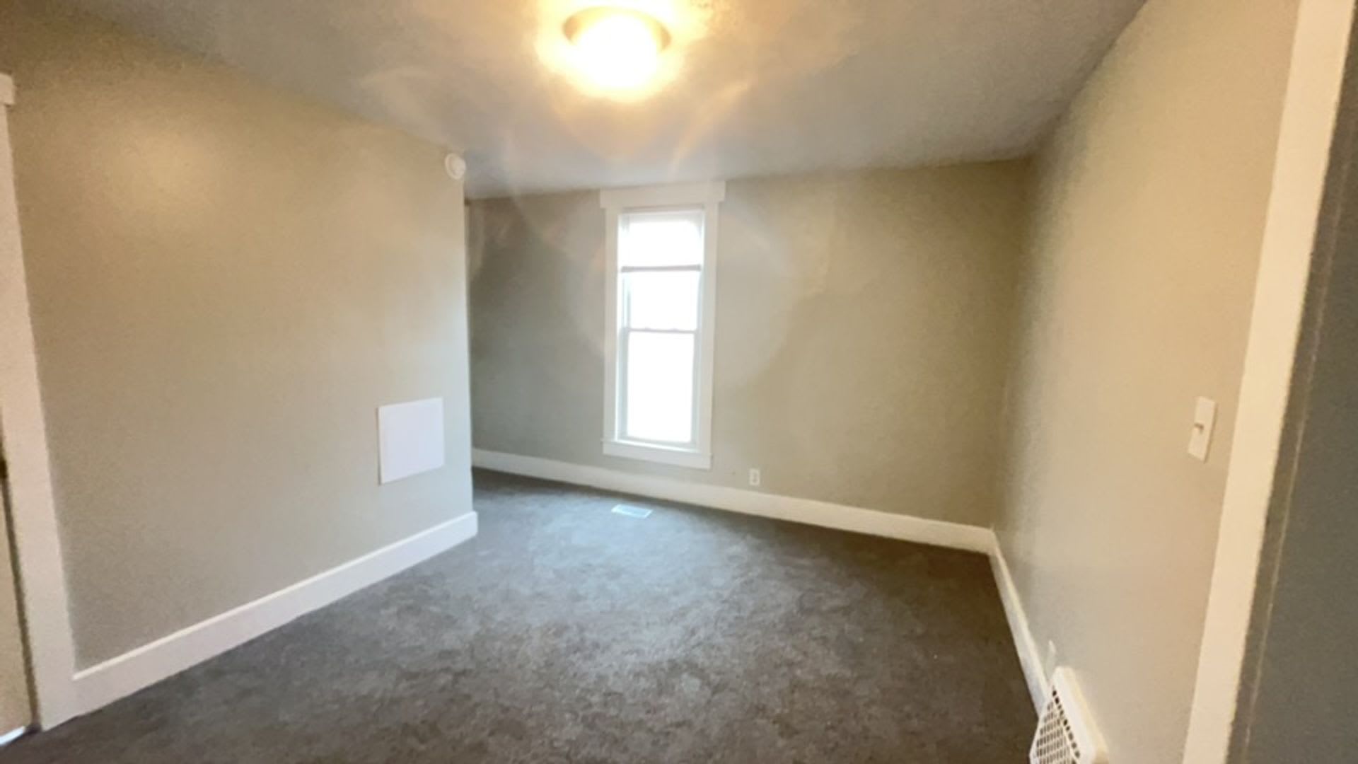 5 Bedroom 2 Bathroom Home! Large Front Porch! Nice backyard! – photo 5