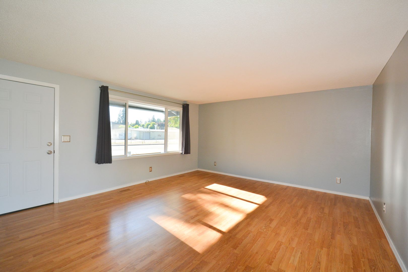 Spacious Multi-Generational Rental Opportunity – 3 Bed, 2 Bath Home + Detached ADU – photo 3