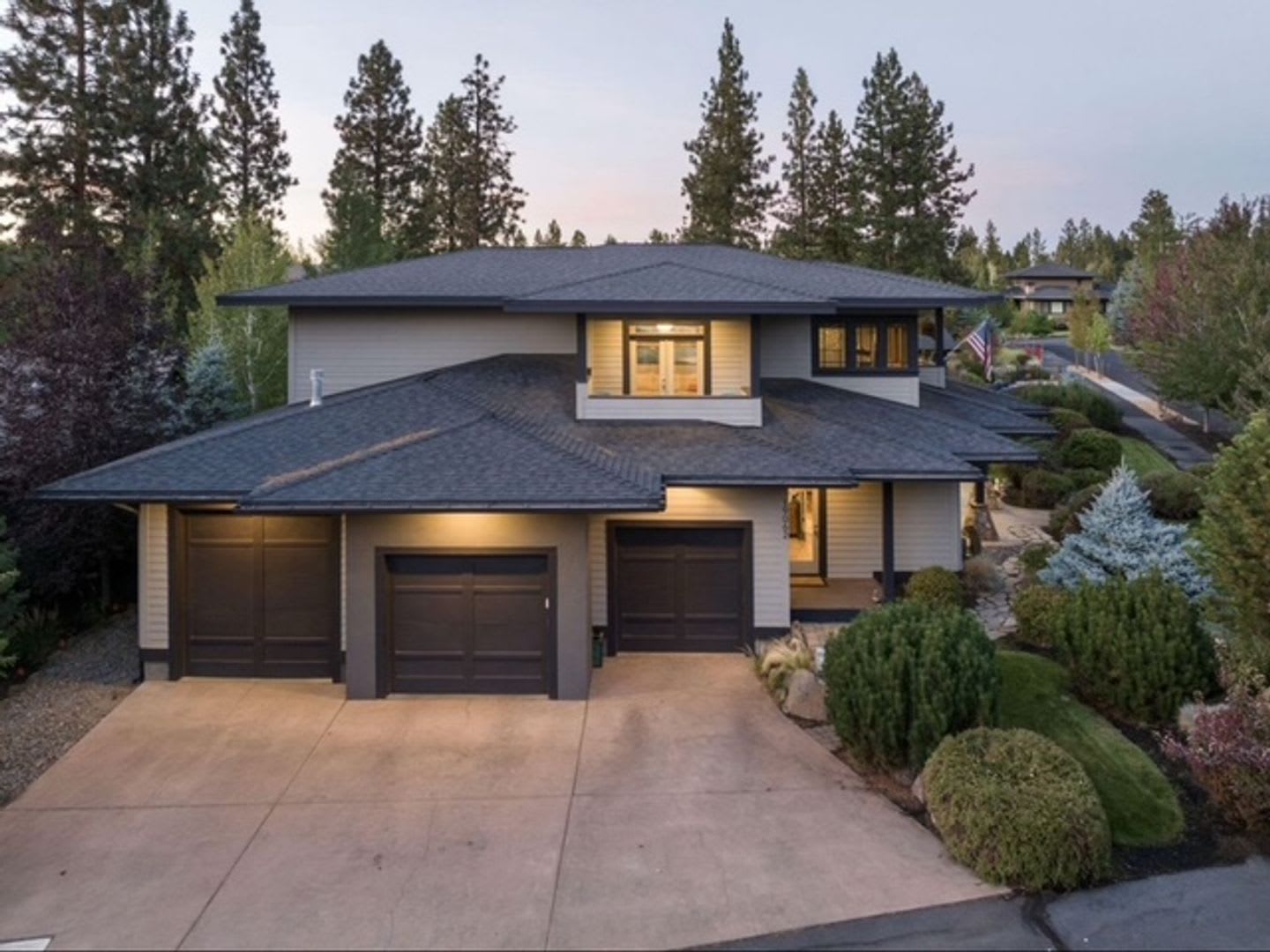 Stunning Bend 4 Bed 3 Bath Corner Lot Home In Three Pines Neighborhood – photo 2
