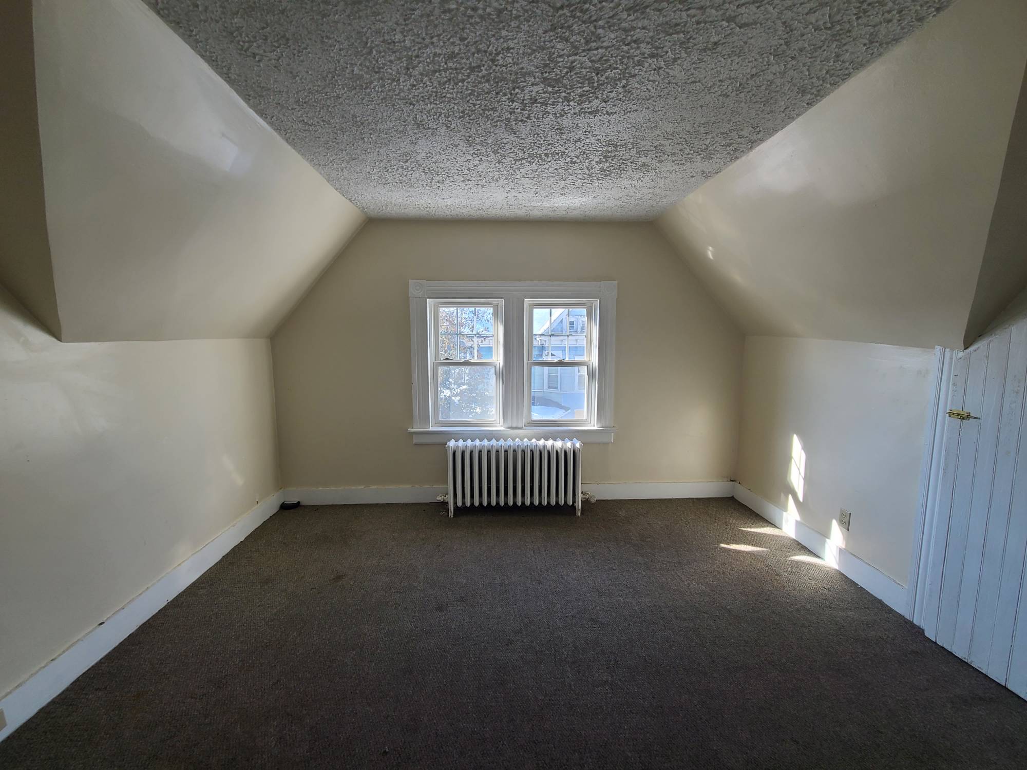 236 Hillside St, 3 – photo 1