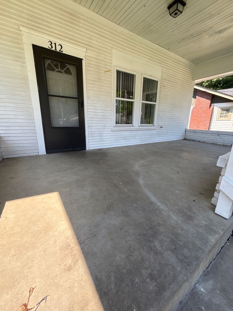 312 W King Street – photo 2