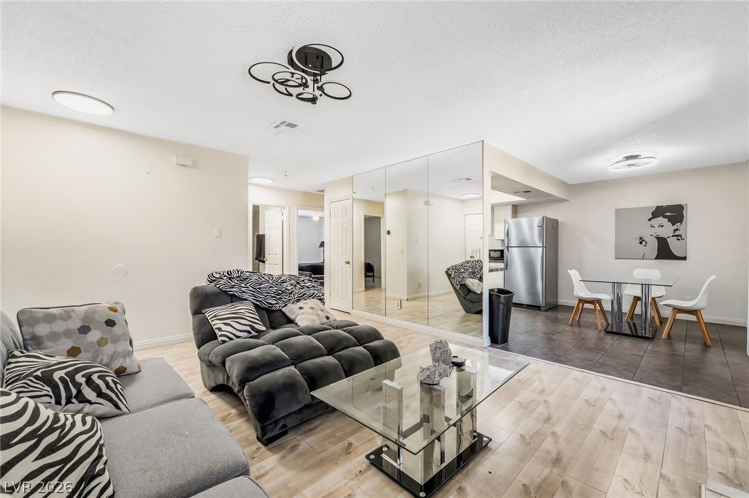 5576 W Rochelle Avenue – photo 5
