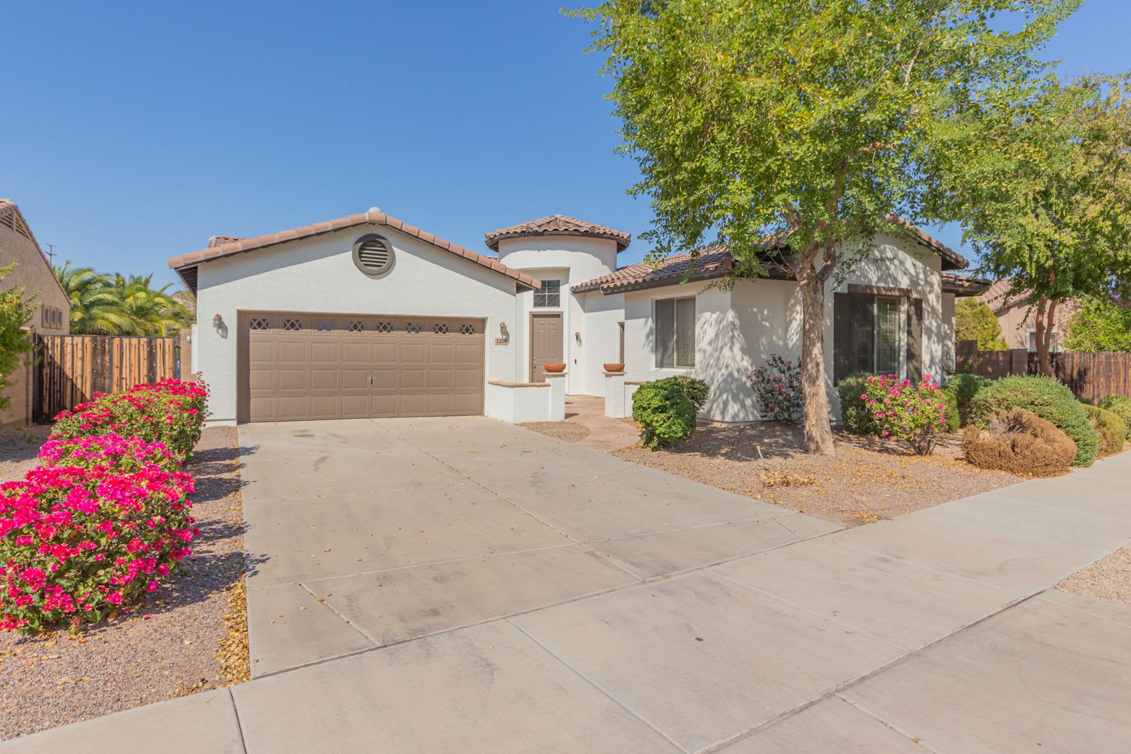 Stunning 4-Bedroom Home with Private Guest Suite in Gated Community – photo 2
