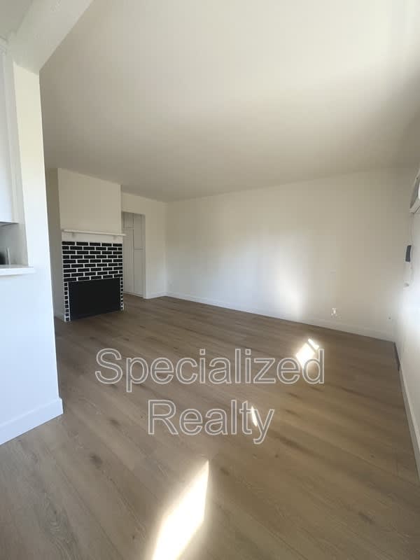 14718 Sylvan Street – photo 4