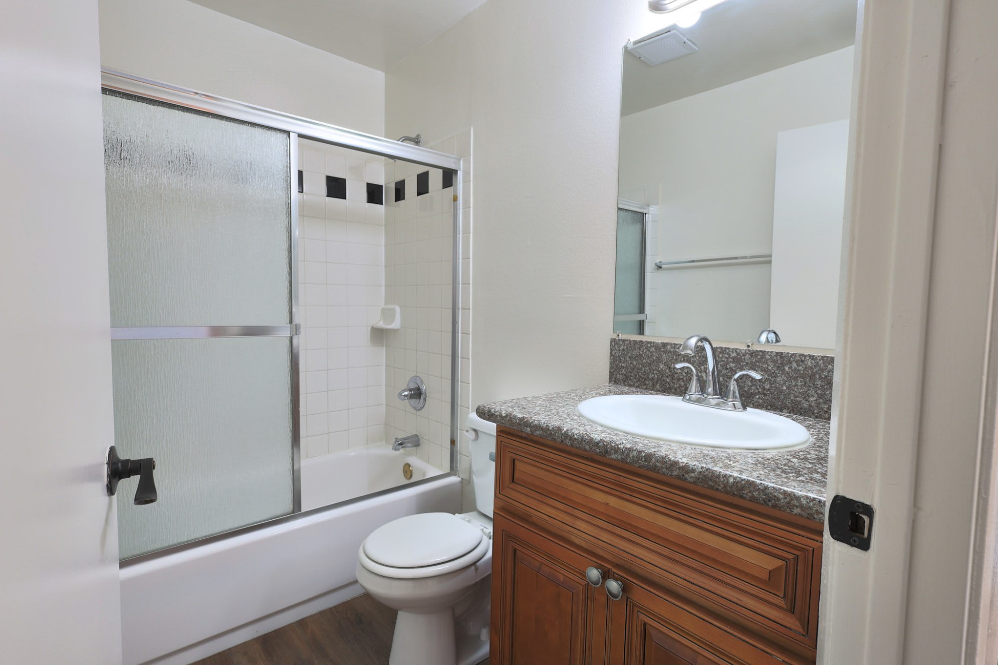 123 N Mariposa Ave – photo 3
