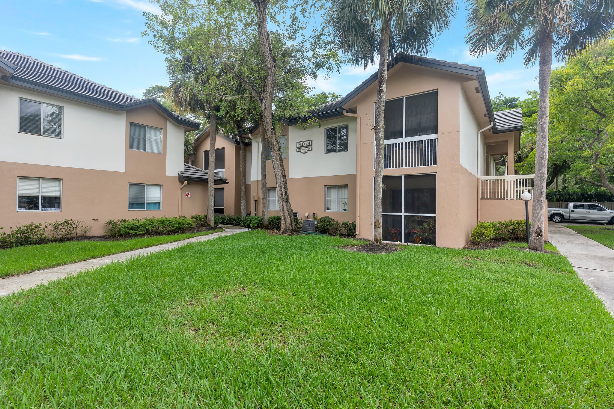9933 Westview Dr Apt 423 – photo 1