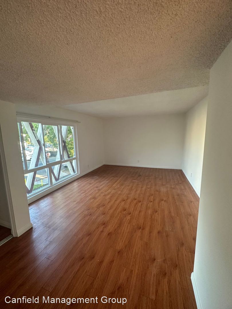 511 N Kenmore Avenue – photo 5