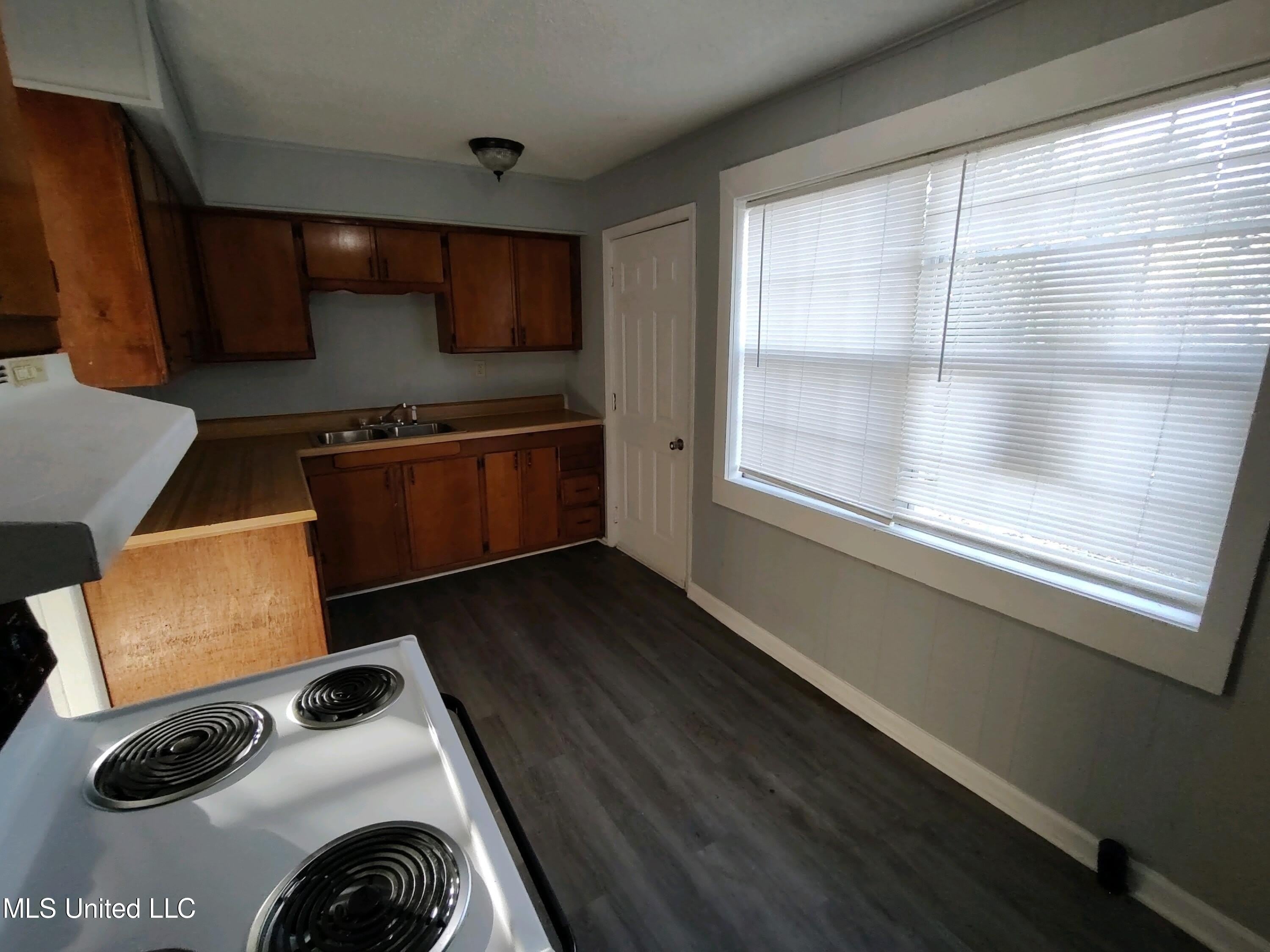 5443 Hubert Street – photo 5