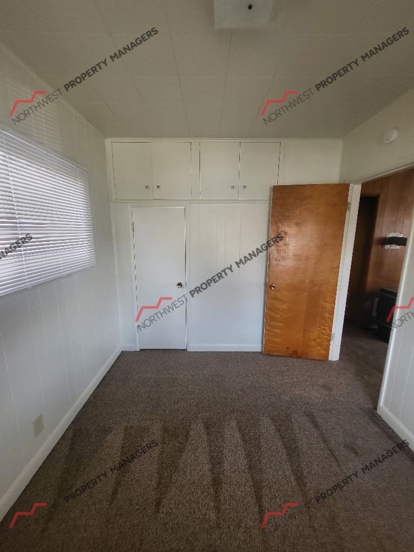 STATUS – photo 3