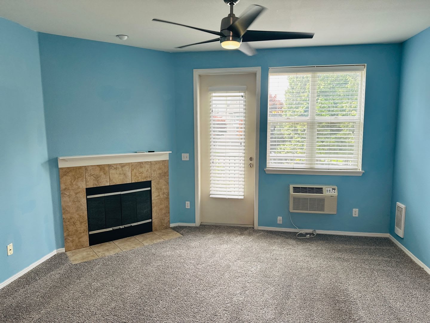 Charming Condo In Terrific Waterfront Location – photo 4