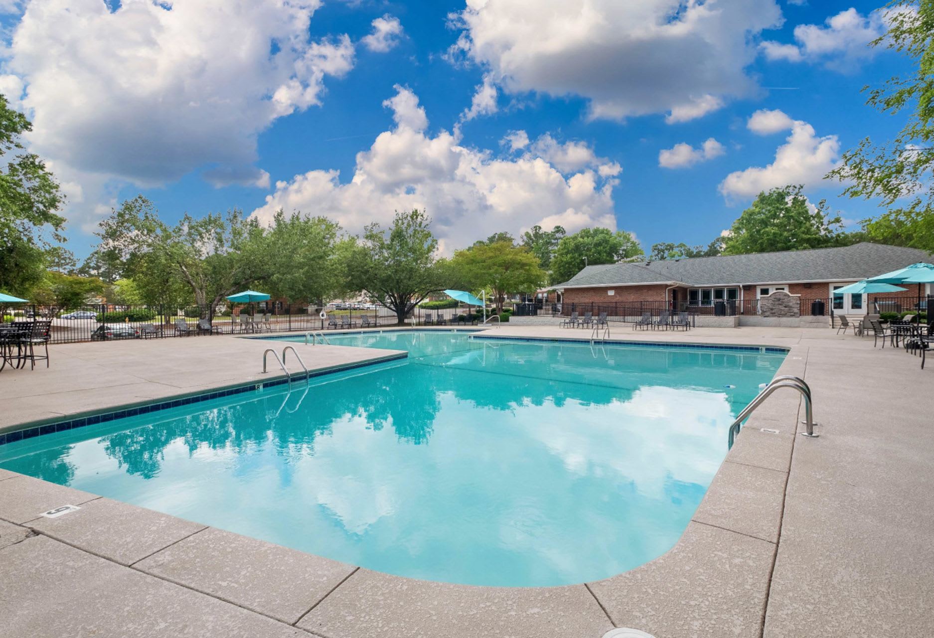 Woodland Creek Townhomes and Apartments – photo 3