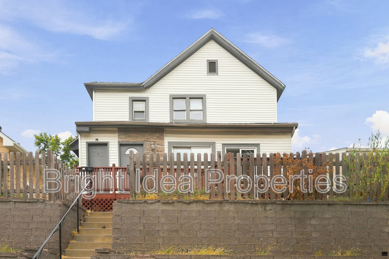 1097 Suburban Avenue – photo 2