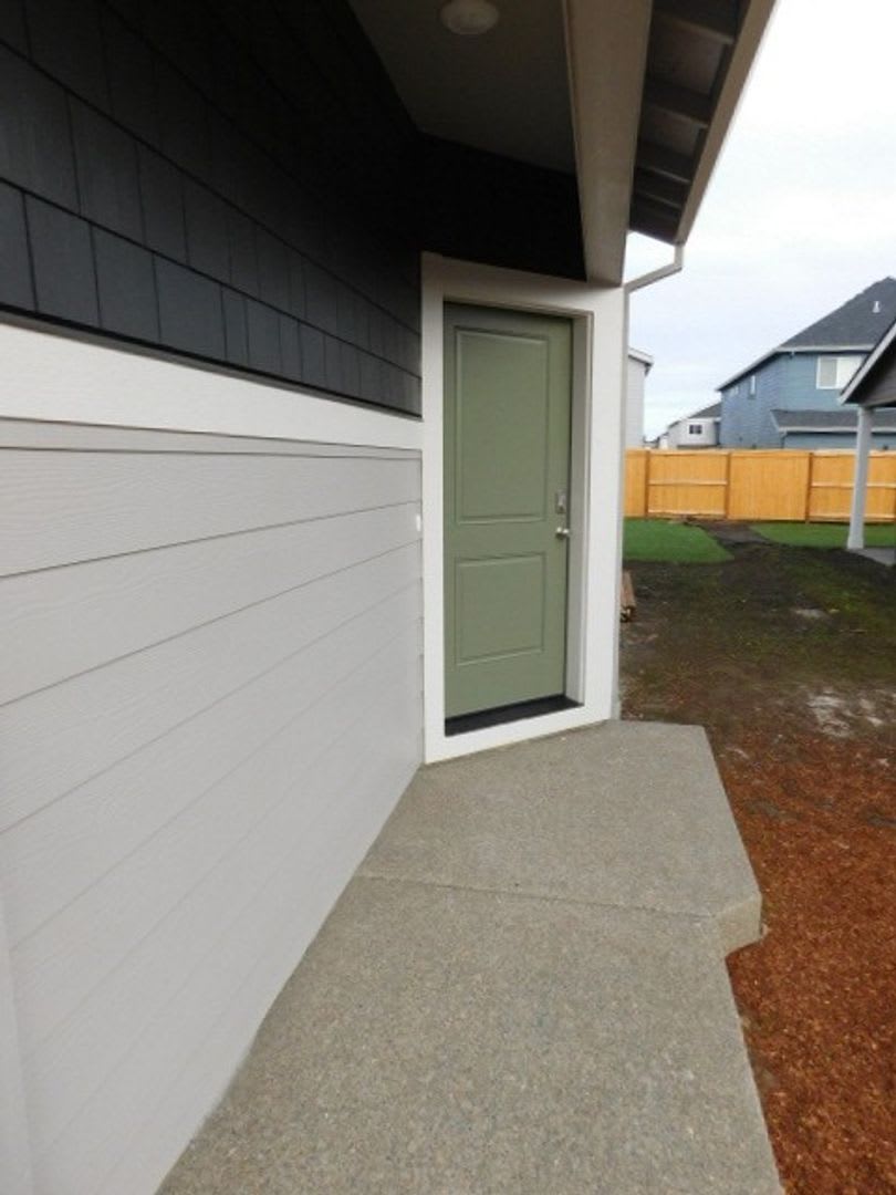 4Bd/2.5Ba Two Story Home – photo 2