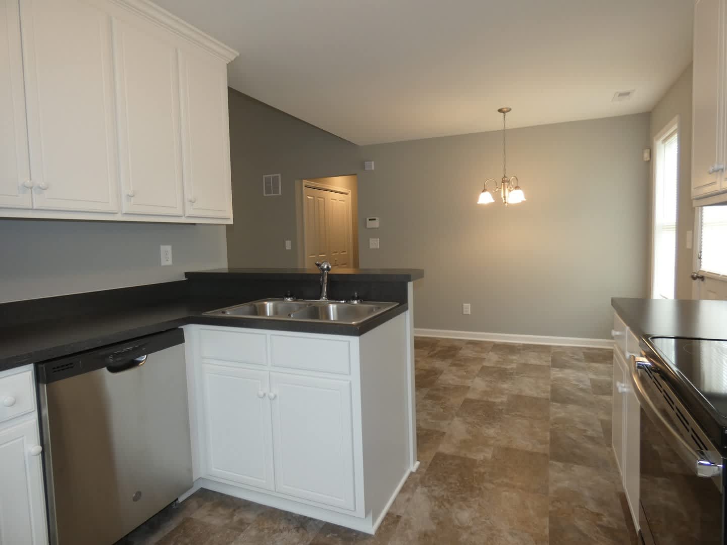 One Story House for Rent -3 bedrooms! – photo 5