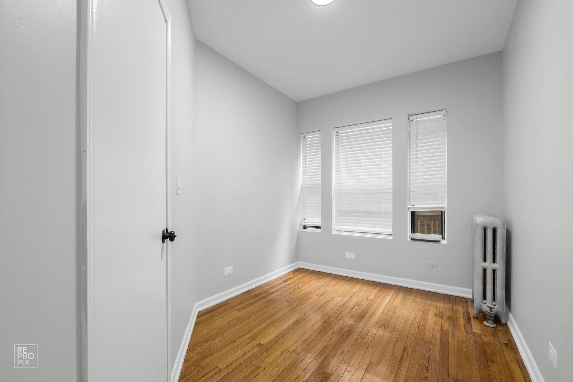 6101 S Langley Ave – photo 2