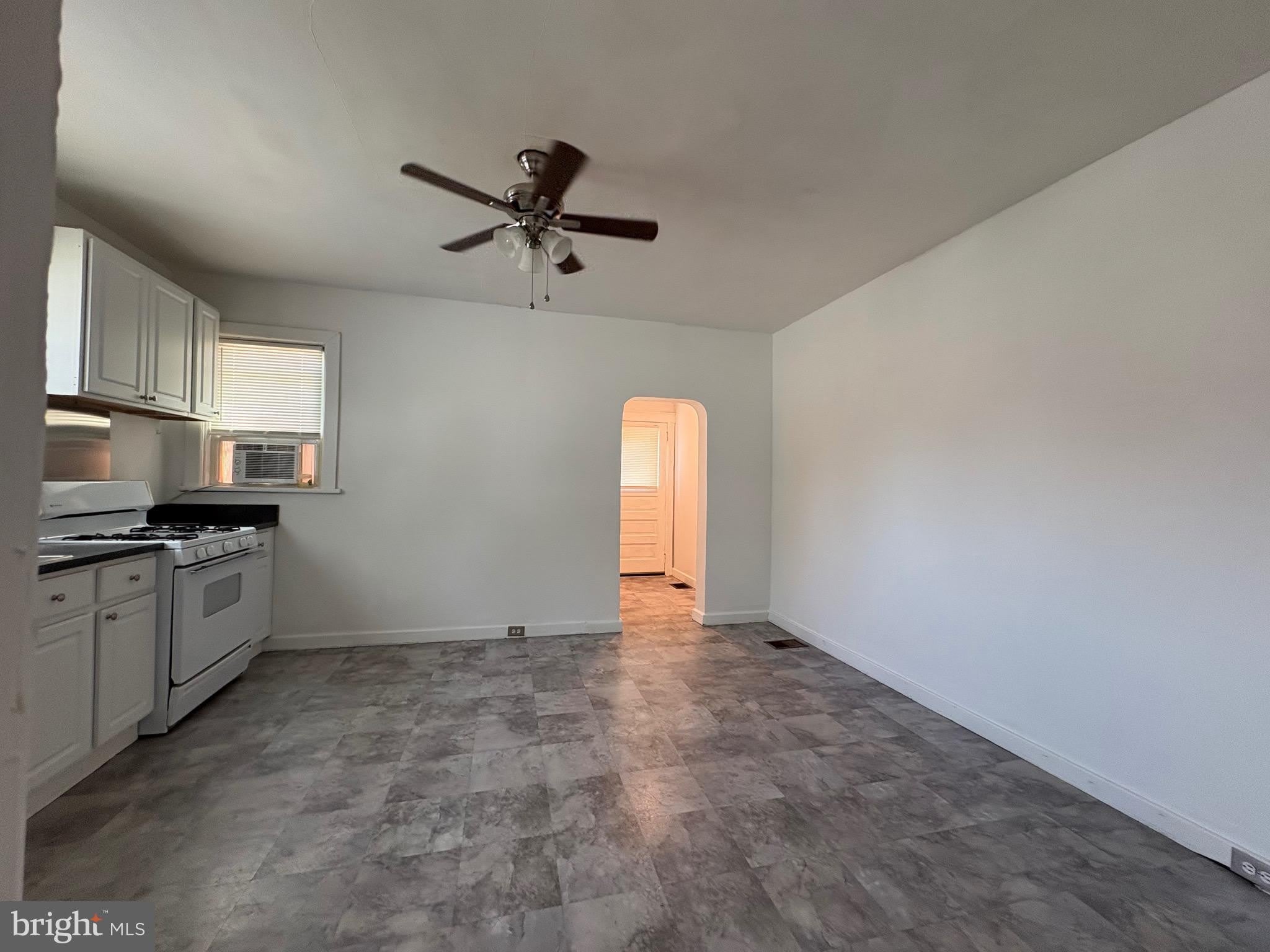 314 W 4TH Street – photo 2
