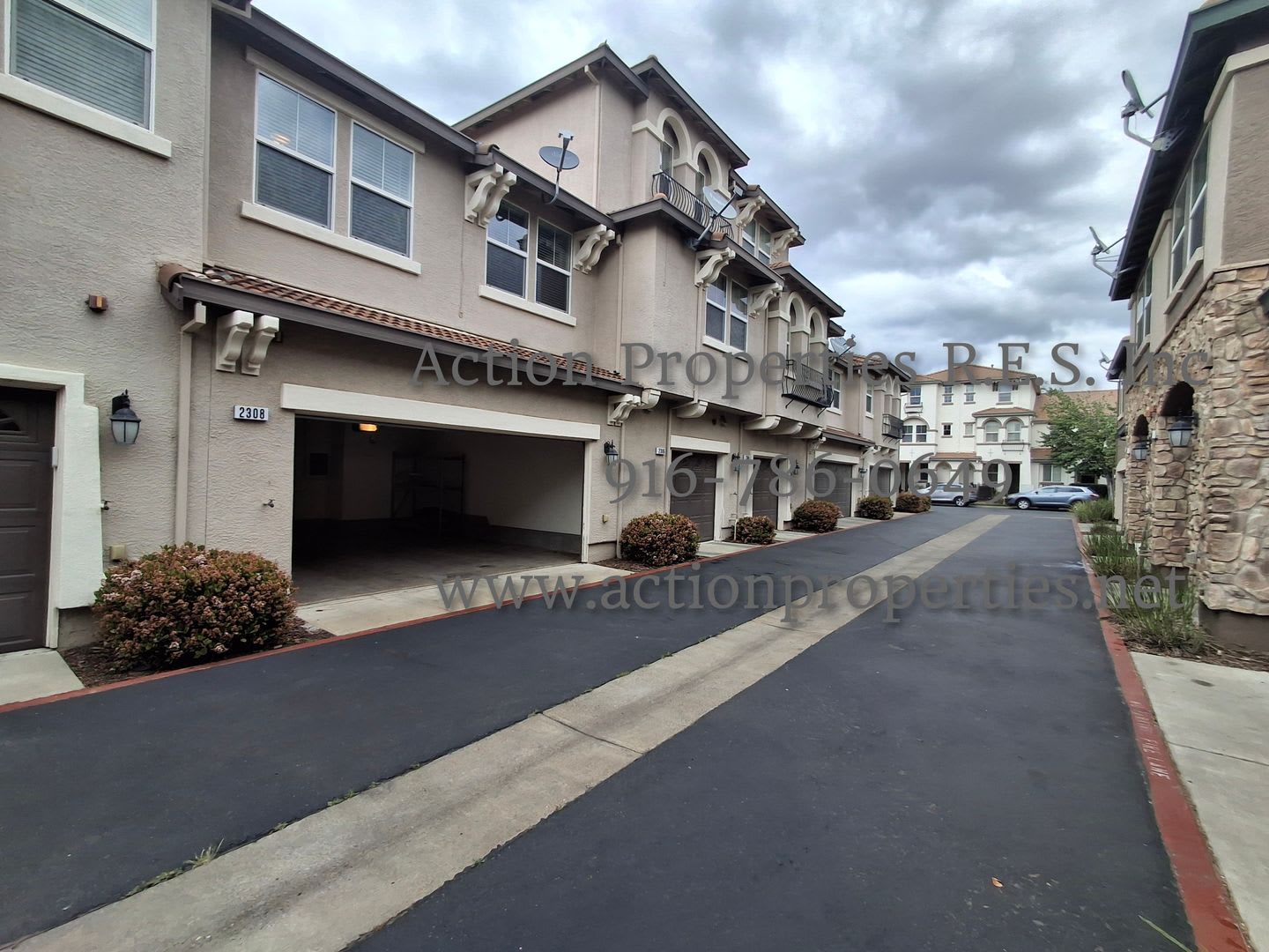 Two Story Lincoln Townhome – photo 5