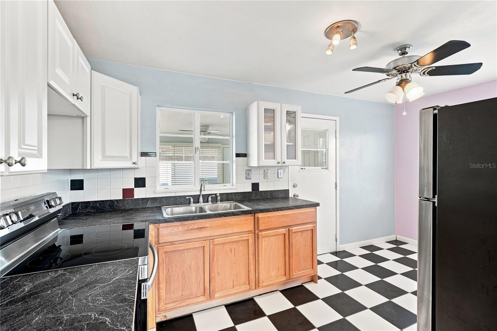 600 79TH Avenue – photo 4