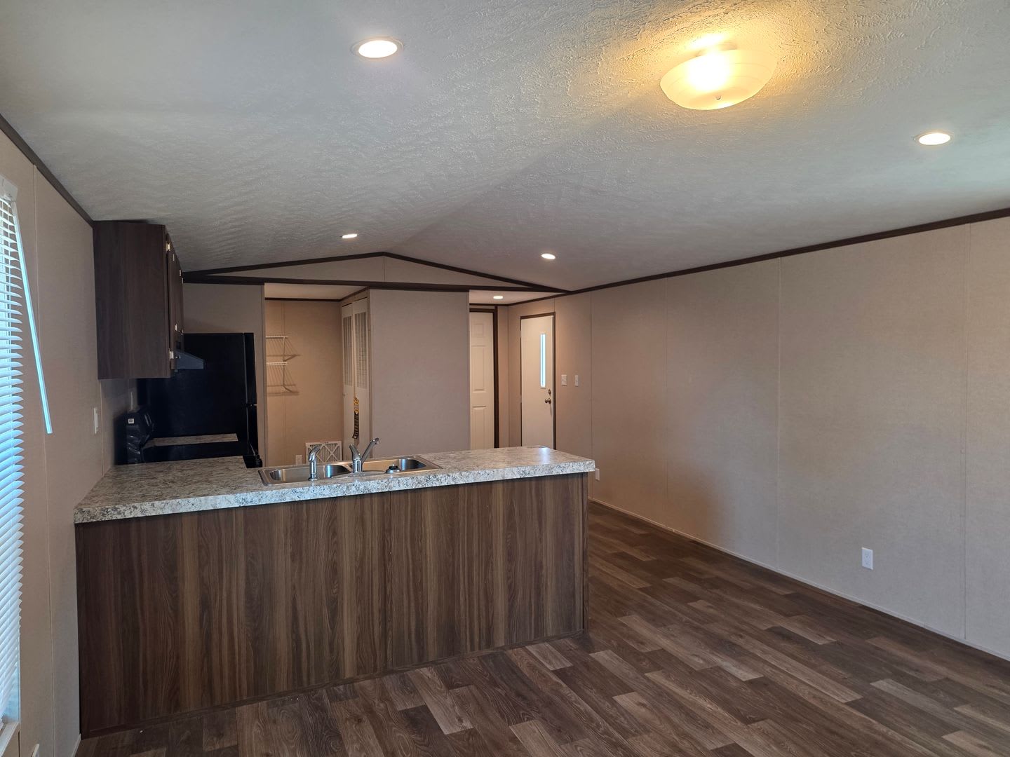 Like New 2024 3-Bedroom Home with Energy-Saving Features! – photo 4