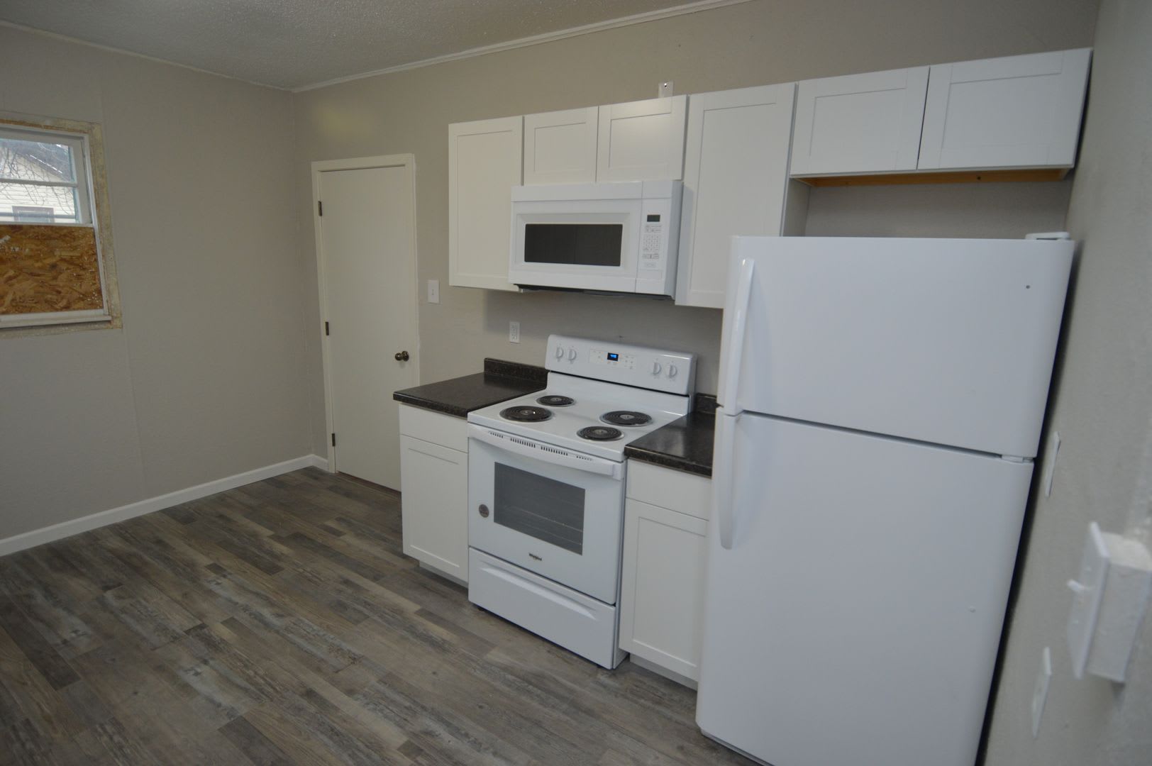 Fully remodeled 3 bedroom 2 bath near downtown and Greenway! – photo 5