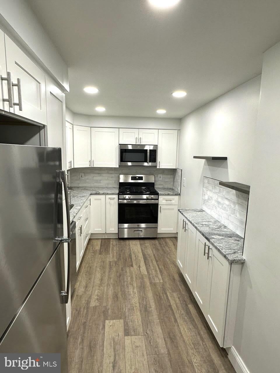 140 KALOS Street – photo 5