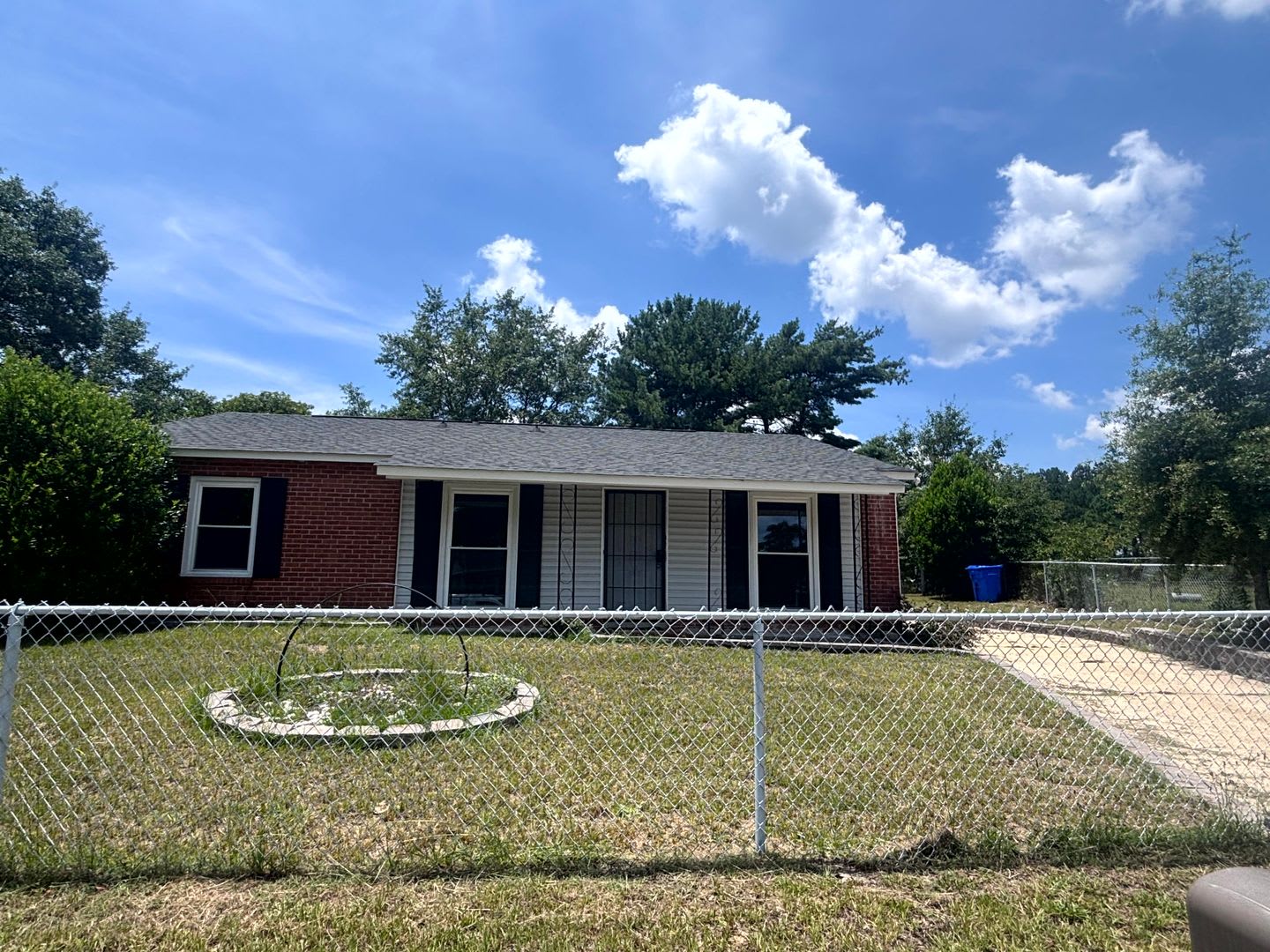 5523 Livingston ~ University Estate ~ 2 WEEKS FREE – photo 1