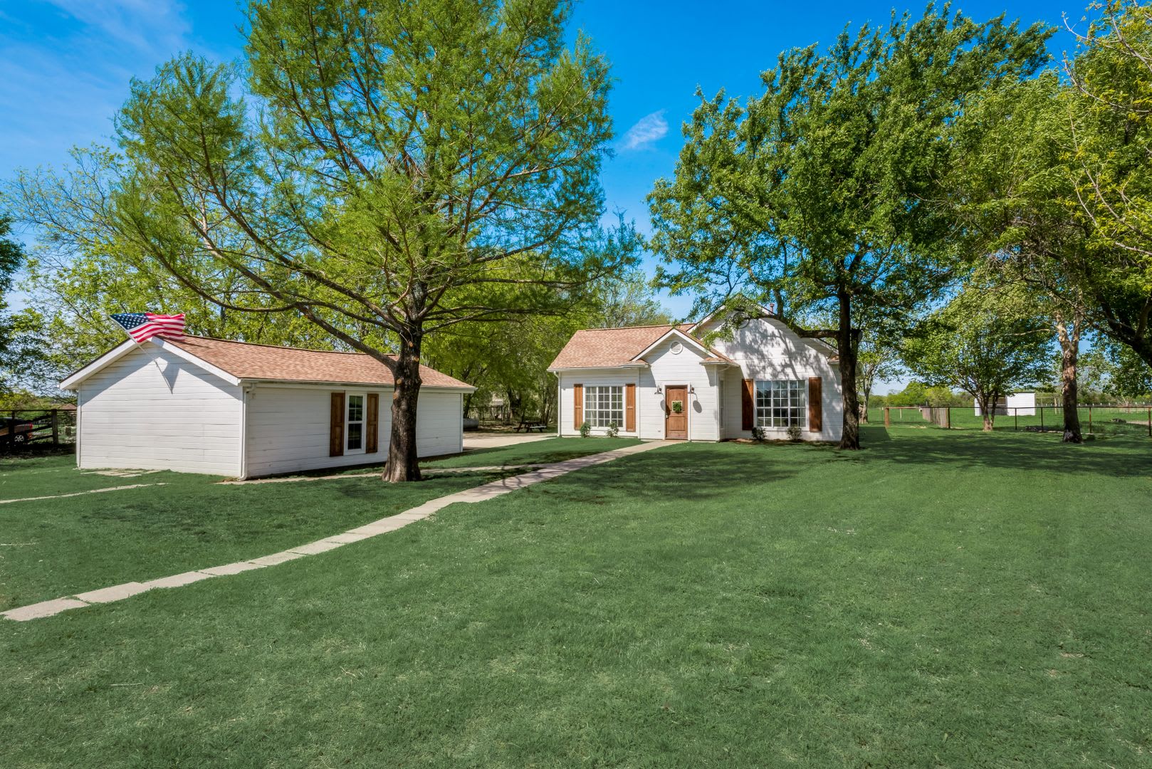 A must see country living home in McKinney! Melissa ISD – photo 5
